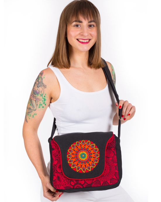 Kabelka „Vyšívaná mandala“ – červená Kabelka „Vyšívaná mandala“ – červená