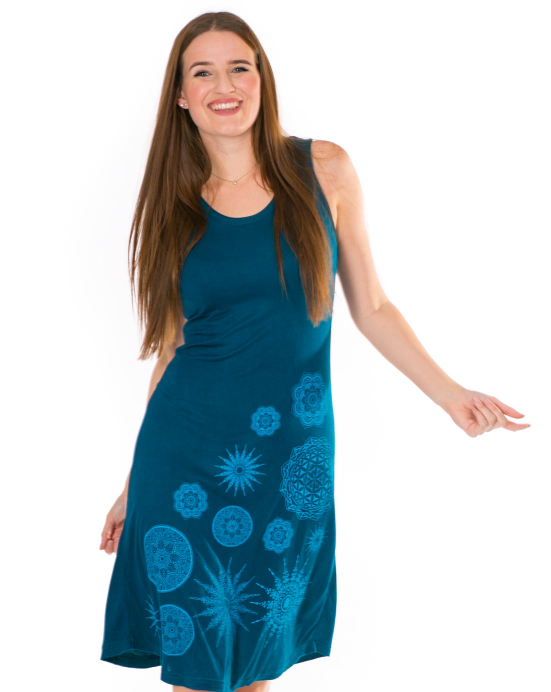 Šaty Surya – tmavě modré s tyrkysovým potiskem