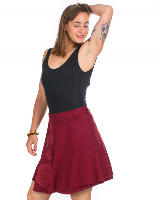 Zavinovací sukně Nepu mini – bordó s ornamenty Zavinovací sukně Nepu mini – bordó s ornamenty