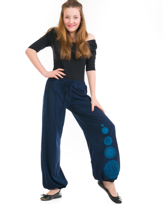 Kalhoty Thao Komfort – temně modré s potiskem mandal