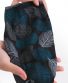 Textilní čelenka Thao – černá s šedými listy