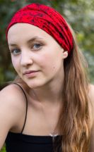 Textilní čelenka/rouška Thao – červená s černými květy