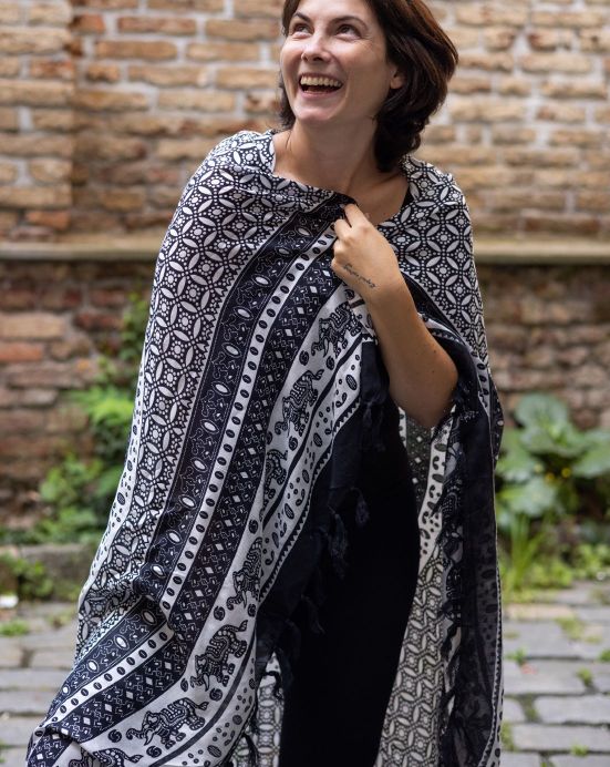 Sarong – černo-bílý se slony Sarong – černo-bílý se slony